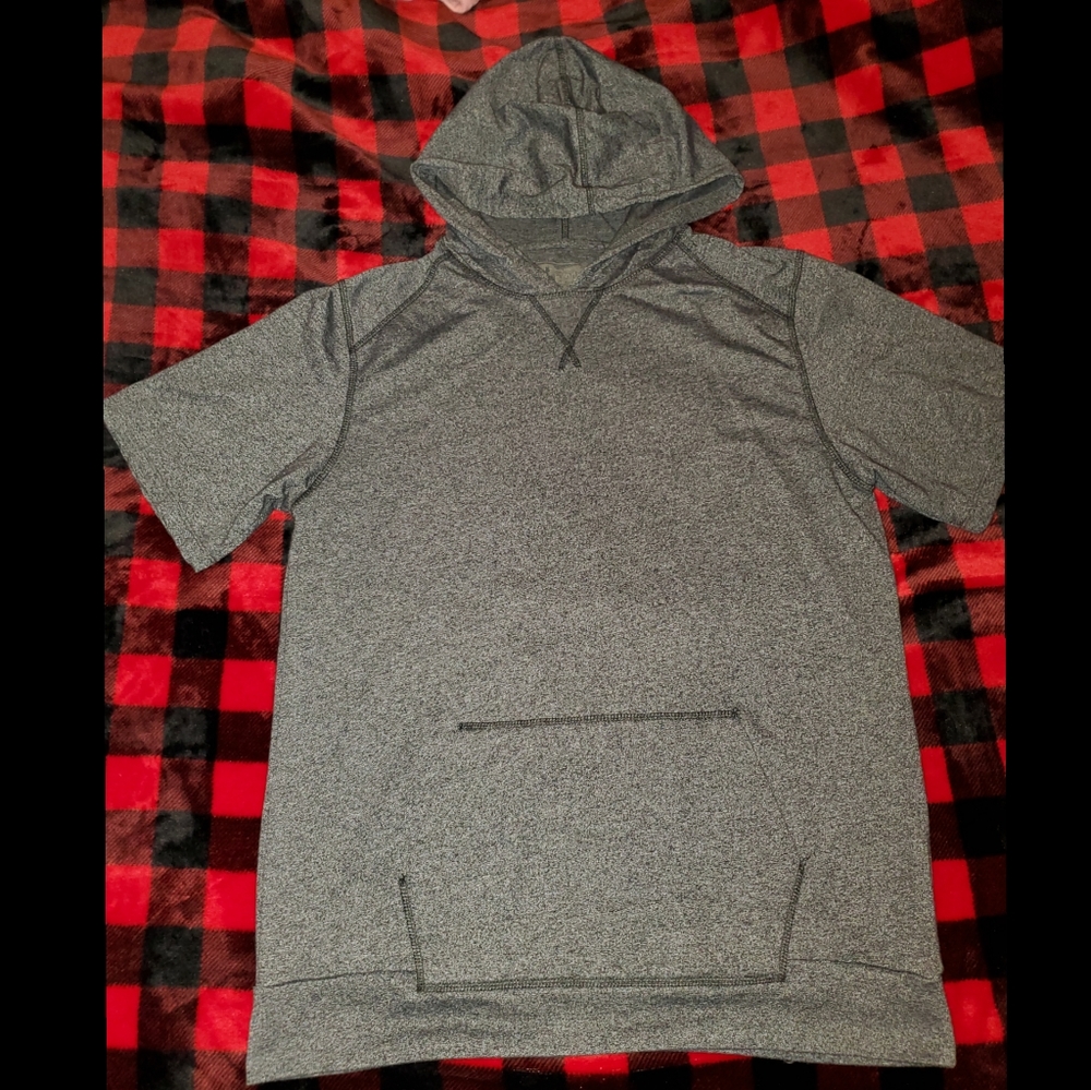 Short sleeve hoodie